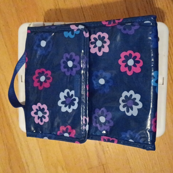 Vera Bradley Handbags - Vera Bradley lunch bag tote blue Ellie Flowers pattern